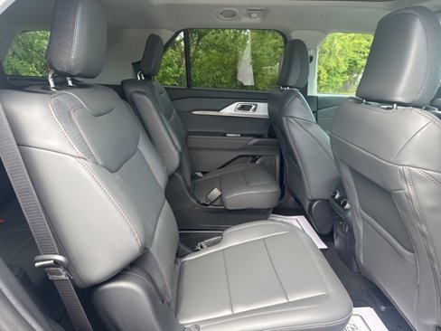 New 2025 Ford Explorer Active image 14
