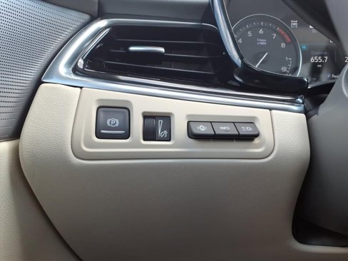 Used 2023 Cadillac XT6 Premium Luxury w/ Technology Package image 15