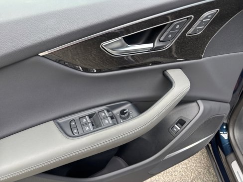 Certified 2025 Audi Q8 Premium Plus image 32