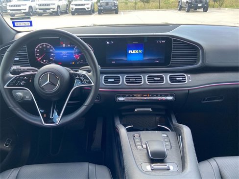 Used 2025 Mercedes-Benz GLS 450 4MATIC image 13
