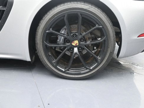 Used 2024 Porsche 718 Cayman image 9