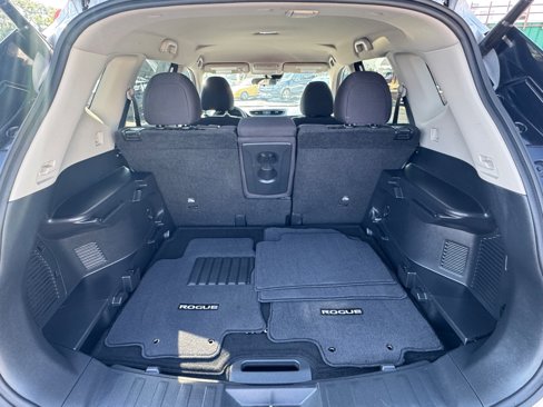 Used 2019 Nissan Rogue SV image 10