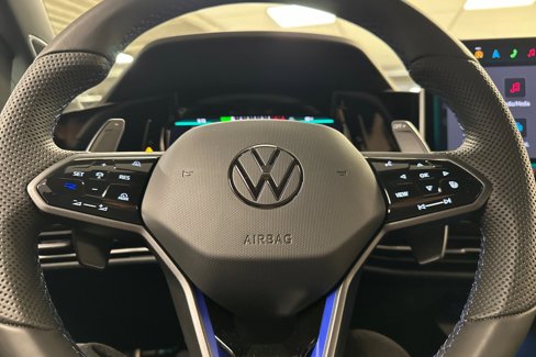 New 2025 Volkswagen Golf R Black Edition image 22