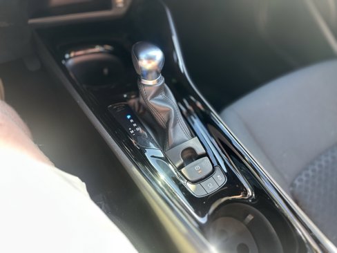 Used 2022 Toyota C-HR XLE image 34