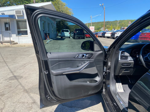 Used 2023 BMW X5 xDrive40i w/ M Sport Package image 17