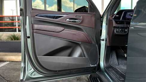 Used 2024 Cadillac Escalade V w/ LPO, ONYX Package image 45