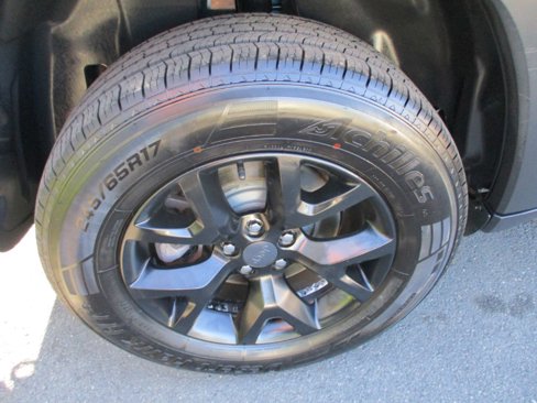 Used 2017 Jeep Cherokee Trailhawk w/ Comfort/Convenience Group image 11