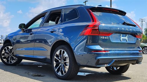 New 2026 Volvo XC60 T8 Plus w/ Protection Package Premier image 4
