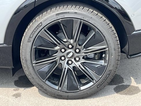 New 2026 Cadillac Lyriq Signature Sport image 13
