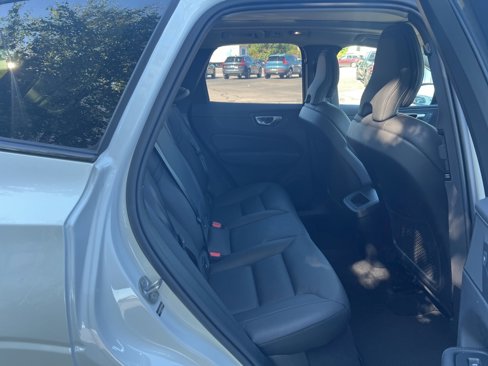 Certified 2025 Volvo XC60 B5 Plus image 32