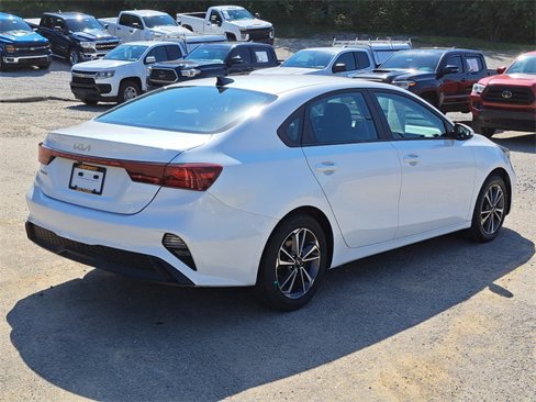 Used 2022 Kia Forte LXS image 5