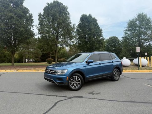 Used 2019 Volkswagen Tiguan SE w/ Panoramic Sunroof Package image 1