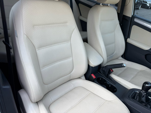 Used 2017 Volkswagen Jetta SE image 9