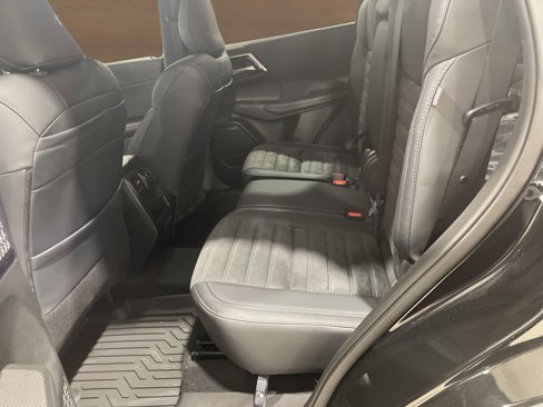New 2025 Mitsubishi Outlander SE image 13