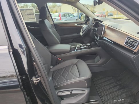 New 2025 Volkswagen Atlas SE image 48