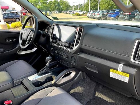 Certified 2025 Nissan Frontier SV image 14