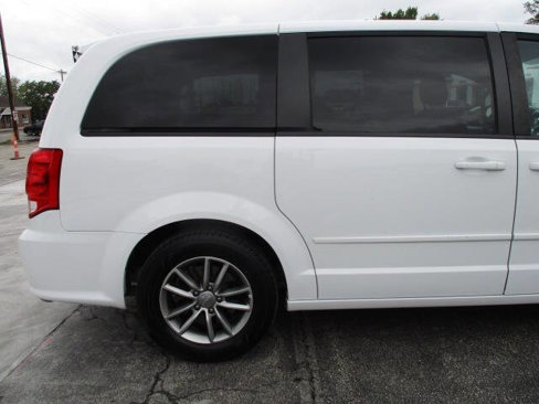 Used 2016 Dodge Grand Caravan SE image 12