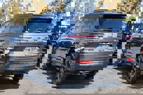 New 2025 Jeep Grand Cherokee L Altitude image 6