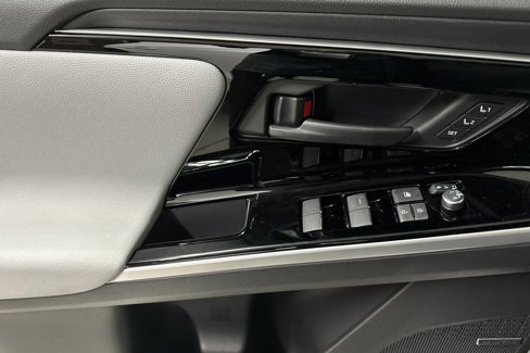 New 2025 Subaru Solterra Limited image 11