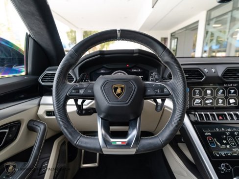 Used 2021 Lamborghini Urus image 12