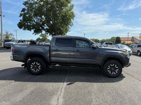 Used 2022 Toyota Tacoma TRD Off-Road image 5