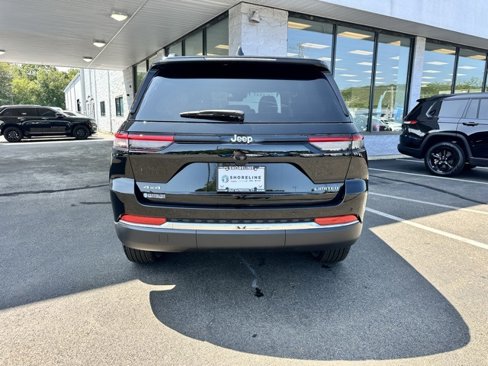 New 2025 Jeep Grand Cherokee Limited image 6