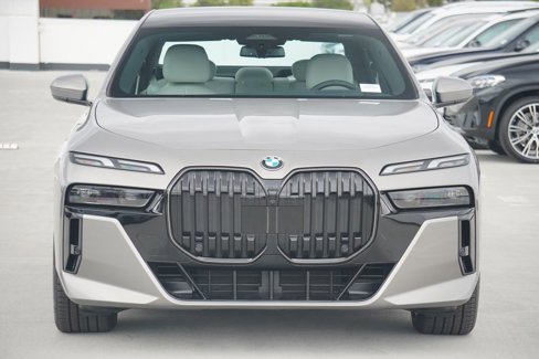 New 2026 BMW 740i w/ Premium Package image 2