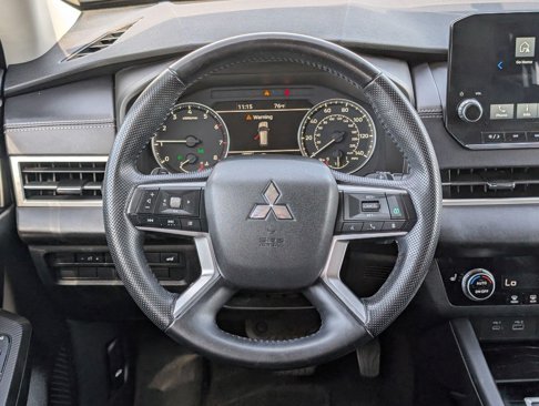 Used 2022 Mitsubishi Outlander SE image 15