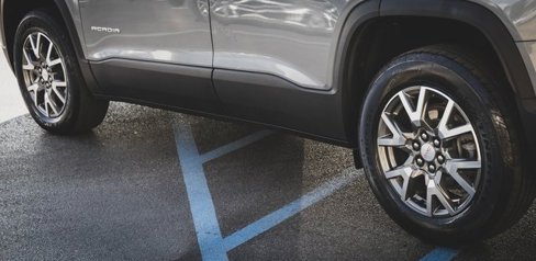 Used 2021 GMC Acadia SLE w/ Driver Convenience Package image 19