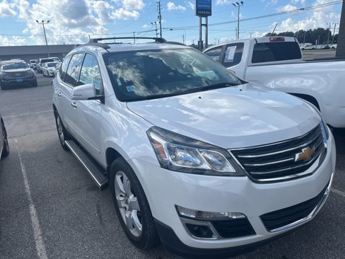 Used 2016 Chevrolet Traverse LT w/ Style and Technology Package image 2
