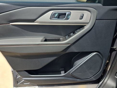 New 2025 Ford Explorer Active w/ Active Comfort Package image 9