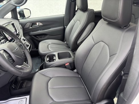 New 2026 Chrysler Pacifica Select image 11
