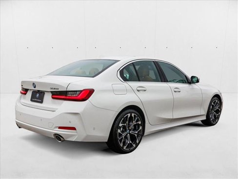 Used 2025 BMW 330i xDrive Sedan w/ Premium Package image 5