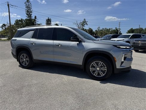 New 2025 Chevrolet Traverse LT w/ Driver Confidence Package image 2