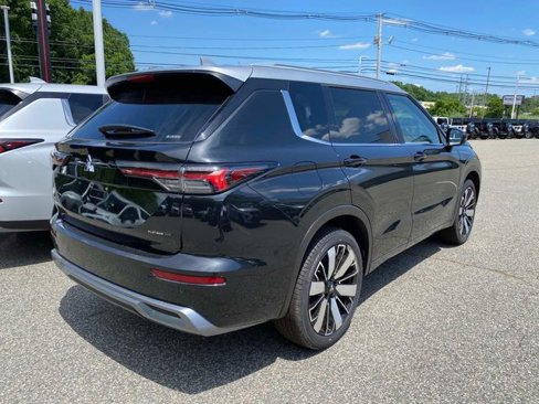 New 2025 Mitsubishi Outlander AWD image 3