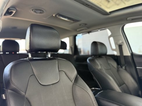 Used 2023 Kia Telluride EX w/ EX Captain's Chair Package image 49