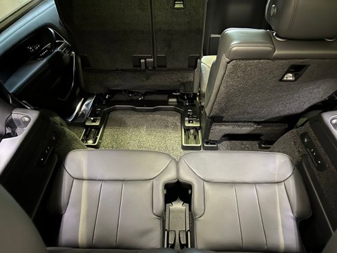 New 2025 Land Rover Range Rover Long Wheelbase SE image 16