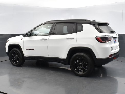 Used 2023 Jeep Compass Trailhawk image 2