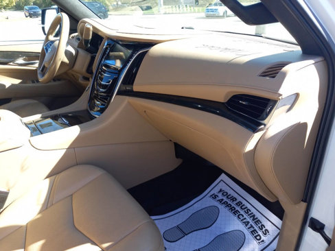 Used 2020 Cadillac Escalade Platinum image 8