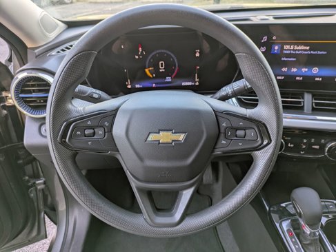 Used 2025 Chevrolet Trax LT image 18
