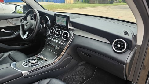 Used 2019 Mercedes-Benz GLC 300 w/ Premium Package image 29