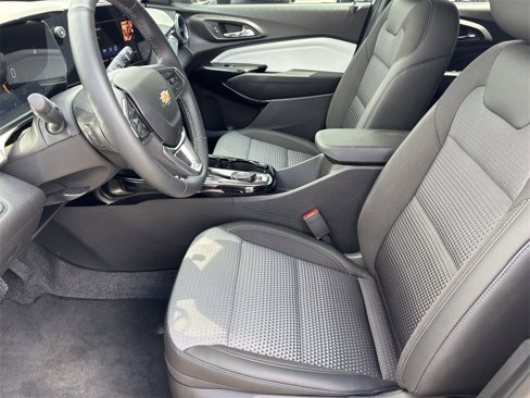 Used 2025 Chevrolet Trax LT w/ Driver Confidence Package image 16