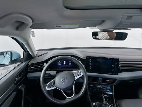 Used 2025 Volkswagen Jetta SE image 22