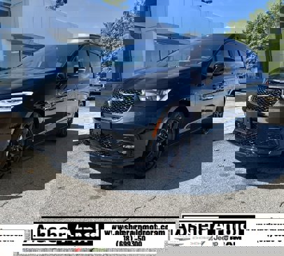 New 2026 Chrysler Pacifica Limited image 1
