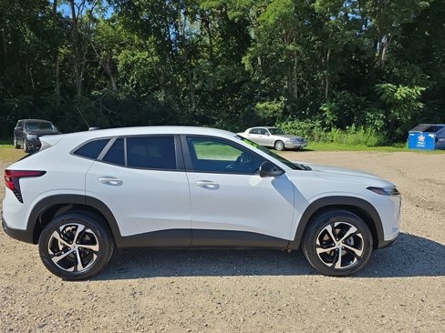 Used 2025 Chevrolet Trax RS w/ Driver Confidence Package image 6