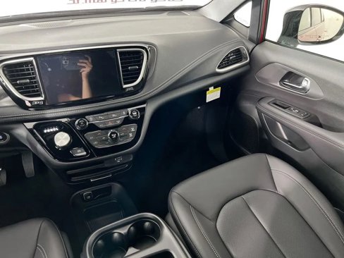 New 2026 Chrysler Pacifica Select image 23