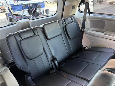 Used 2016 Chrysler Town & Country Touring image 13