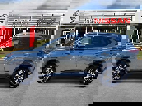 Certified 2022 Nissan Rogue SV w/ SV Premium Package image 6