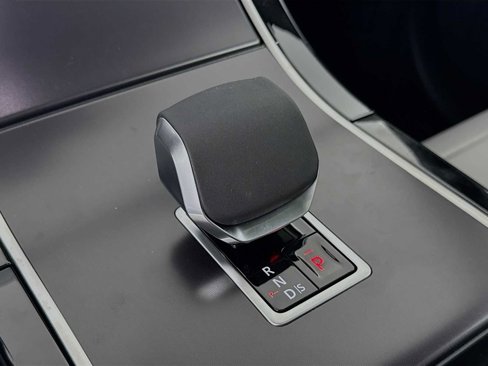 New 2026 Land Rover Range Rover Velar Dynamic SE image 16