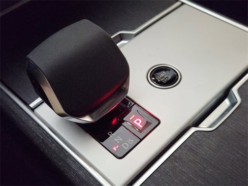 New 2025 Land Rover Range Rover SE image 18